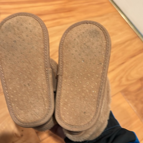 Carter’s faux fur boots, size 12-18 months - Picture 6 of 6